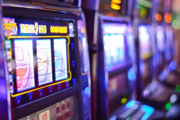kakek slot app running on Android and iOS devices showing live roulette table